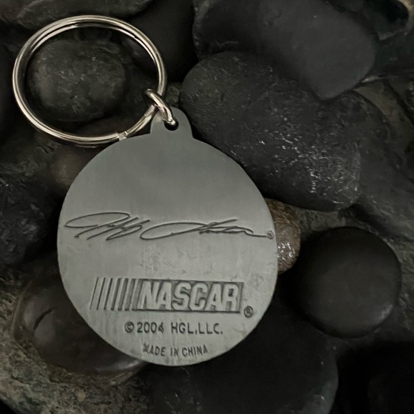 Jeff Gordon number 24 NASCAR keychain. Engraved signature on the back. 2… - Picture 3 of 6